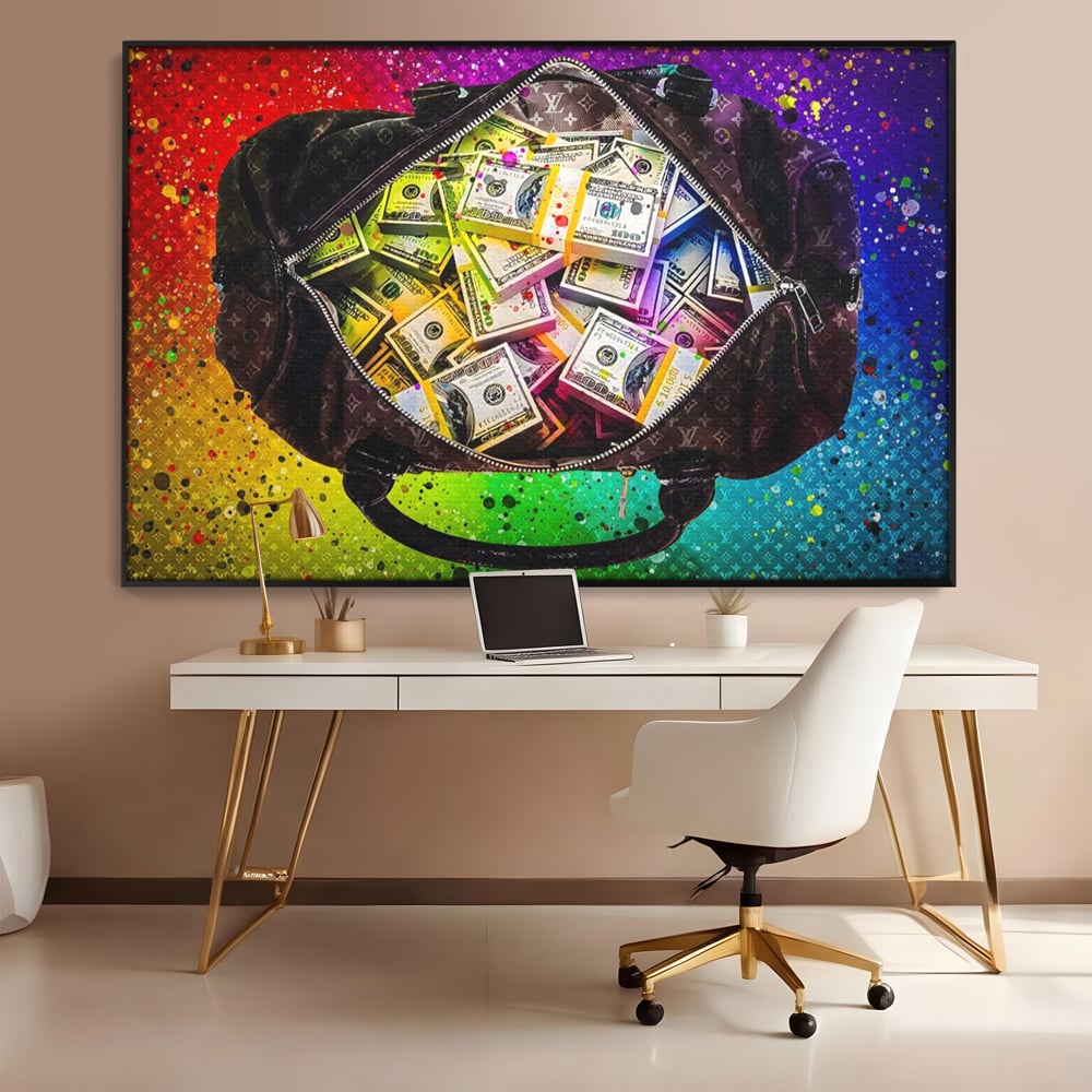 Tablou canvas cu tablou canvas cu geanta plina de bani, in rama de aluminiu negru, pe perete intr-un birou