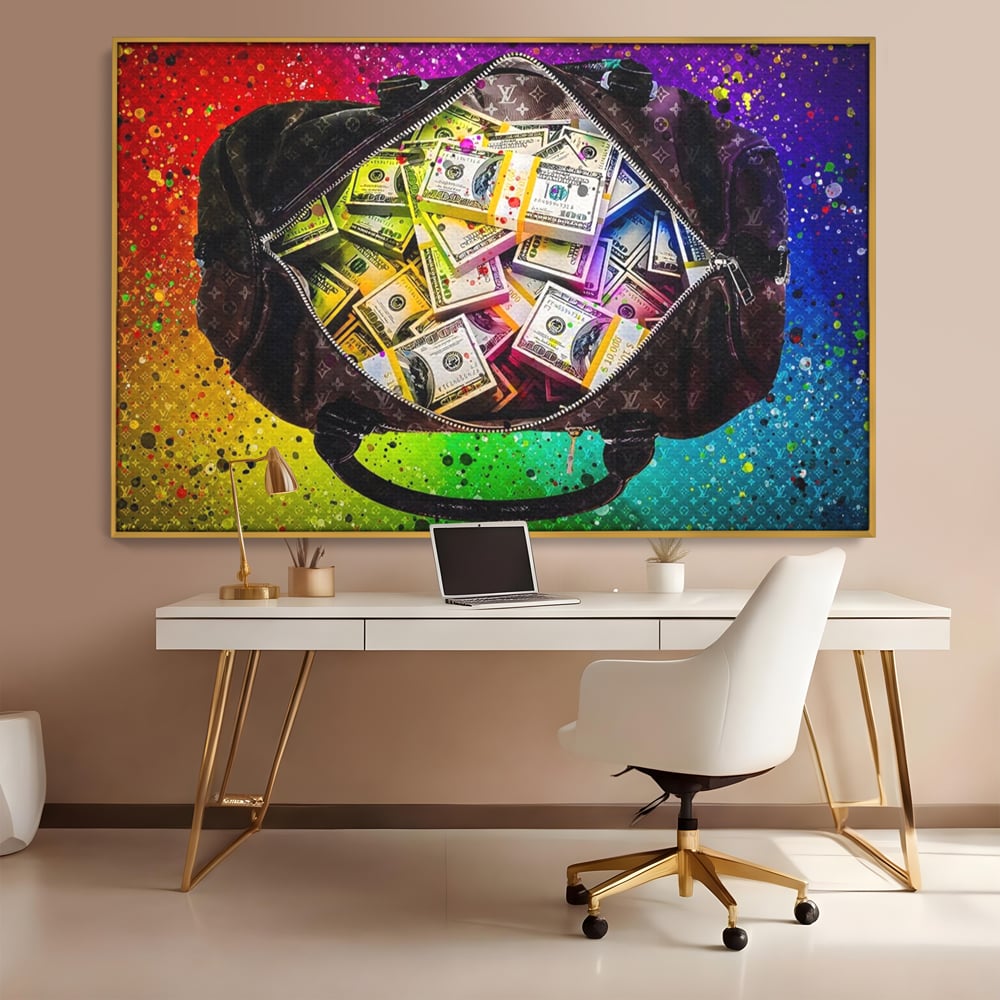 Tablou canvas cu tablou canvas cu geanta plina de bani, in rama de aluminiu auriu, pe perete intr-un birou