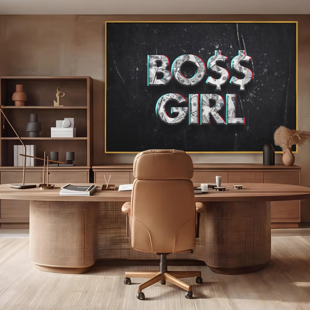 Tablou canvas cu tablou canvas motivant boss girl, in rama de aluminiu auriu, pe perete intr-un birou