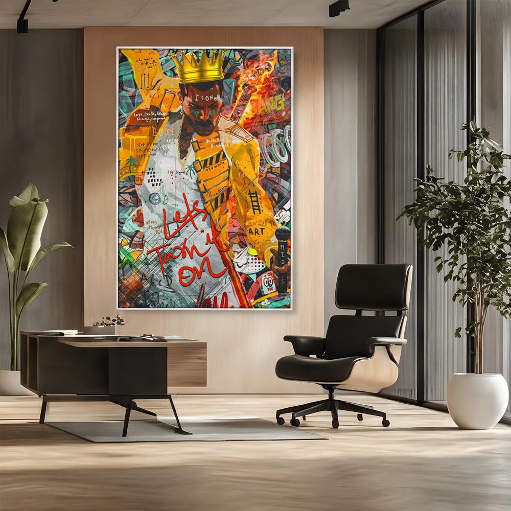Tablou canvas cu tablou canvas cu freddie mercury stil grafitti, in rama de aluminiu argintiu, pe perete intr-un birou