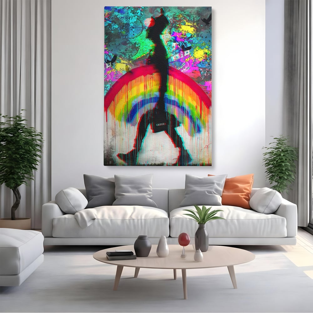 Tablou canvas cu tablou canvas cu silueta si curcubeu graffiti, fara rama, pe sasiu de lemn, pe perete intr-un living