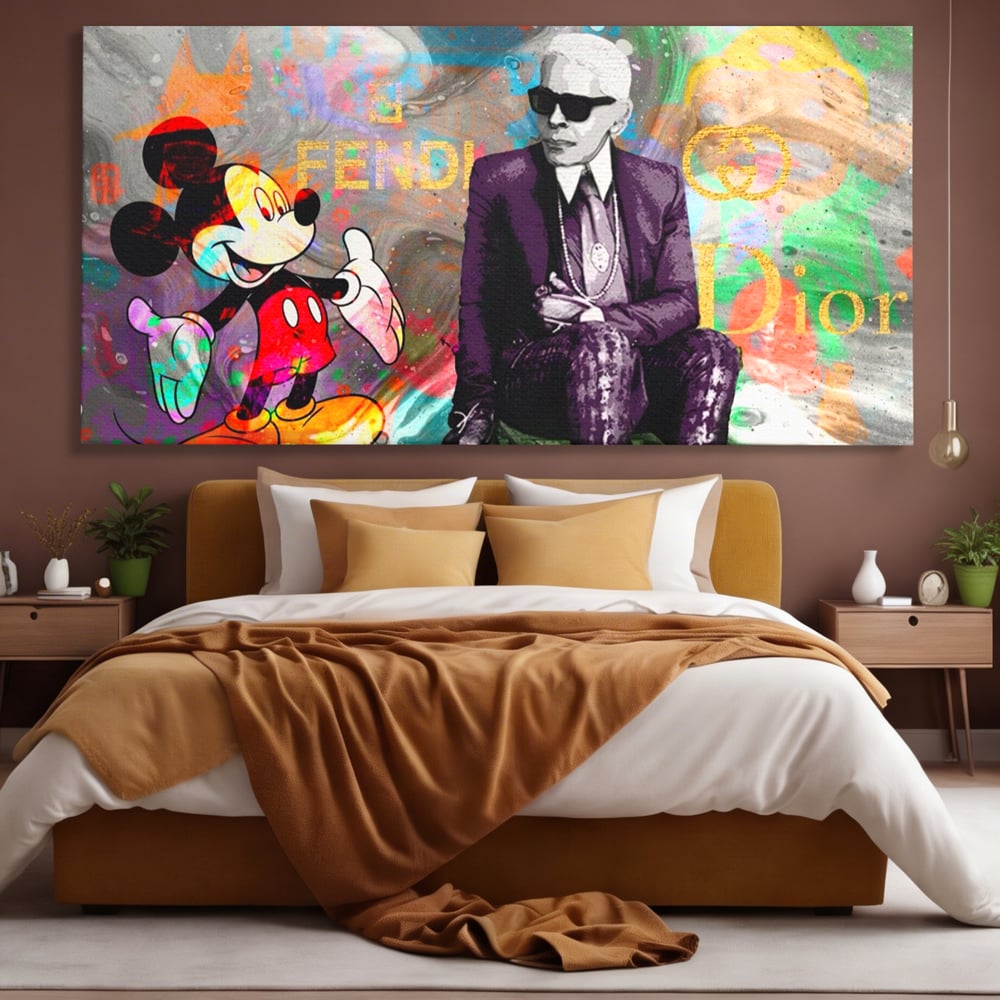 Tablou canvas cu tablou canvas cu mickey mouse si karl lagerfeld, fara rama, pe sasiu de lemn, pe perete intr-un dormitor