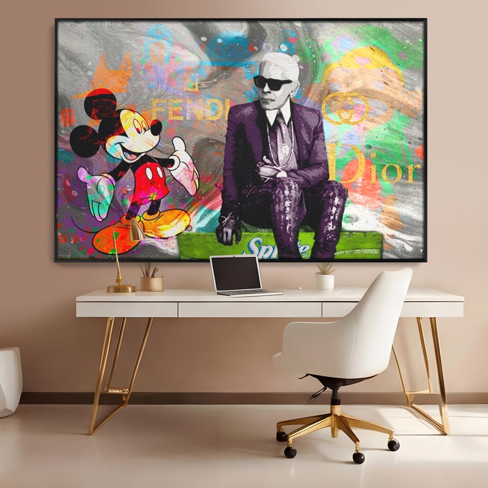 Tablou canvas cu tablou canvas cu mickey mouse si karl lagerfeld, in rama de aluminiu negru, pe perete intr-un birou