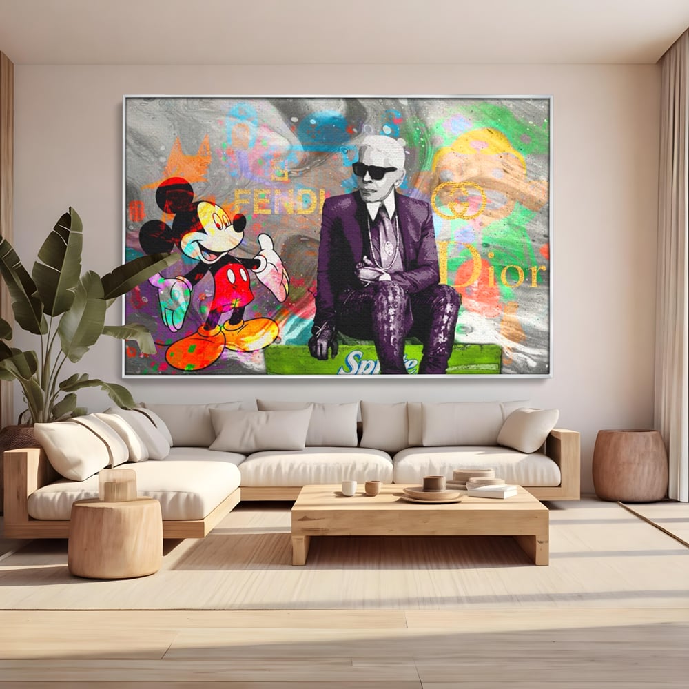 Tablou canvas cu tablou canvas cu mickey mouse si karl lagerfeld, in rama de aluminiu argintiu, pe perete intr-un living
