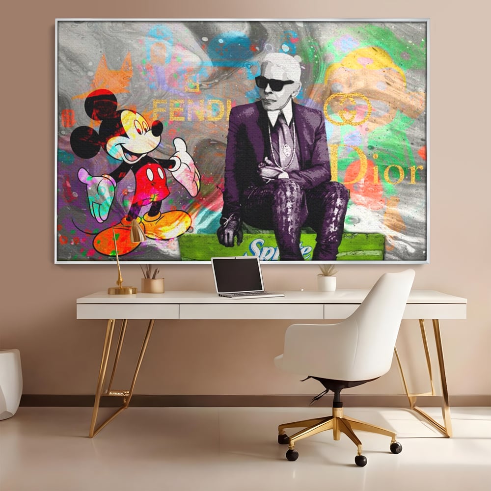 Tablou canvas cu tablou canvas cu mickey mouse si karl lagerfeld, in rama de aluminiu argintiu, pe perete intr-un birou