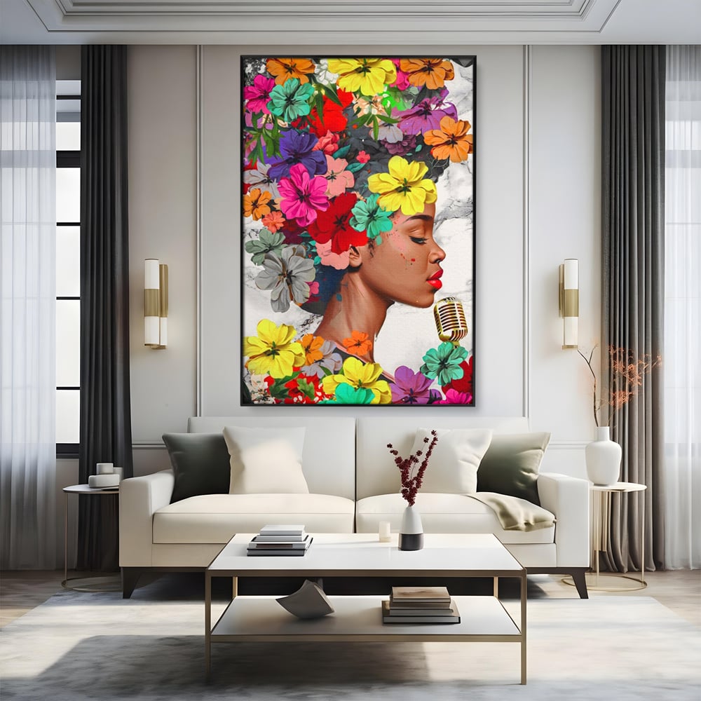 Tablou canvas cu tablou canvas cu fata si flori, in rama de aluminiu negru, pe perete intr-un living