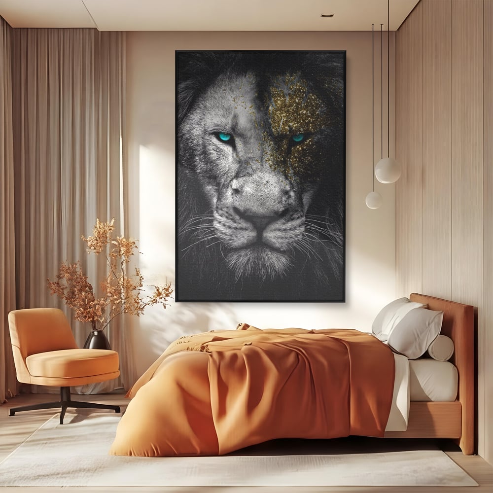 Tablou canvas cu tablou canvas cu leu si ochi albastri, in rama de aluminiu negru, pe perete intr-un dormitor