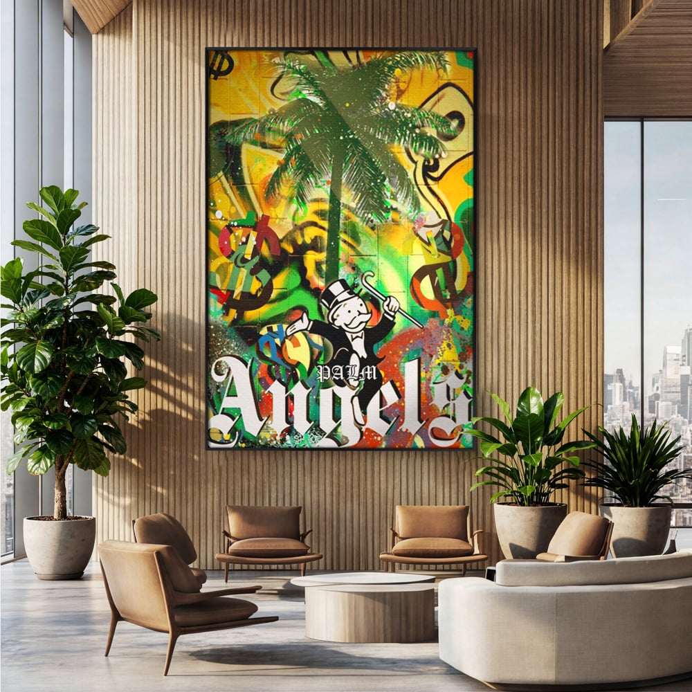 Tablou canvas cu tablou canvas cu graffiti monopoly si palmier, in rama de aluminiu negru, pe perete intr-un birou
