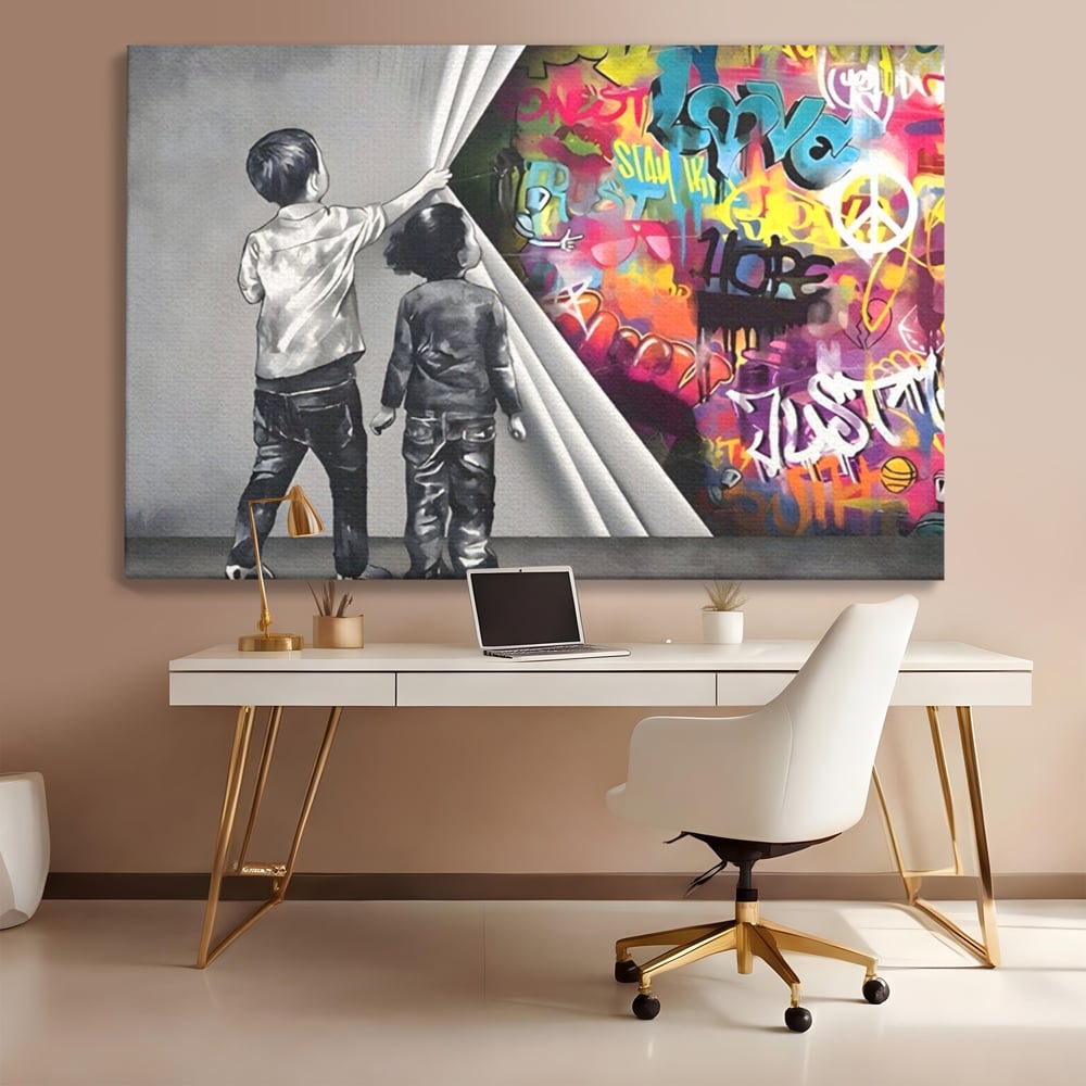 Tablou canvas cu tablou canvas cu copii si perete grafitti, fara rama, pe sasiu de lemn, pe perete intr-un birou