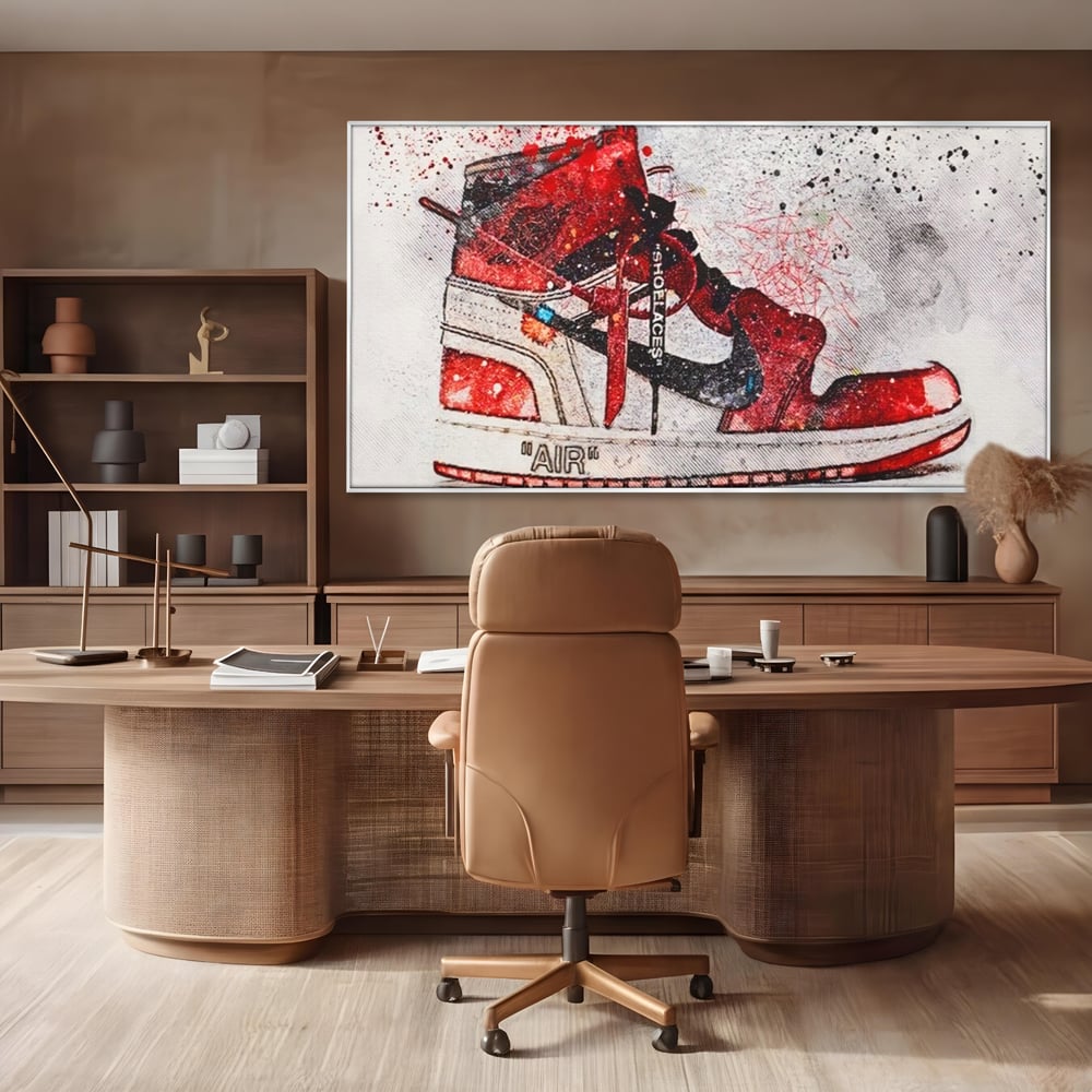Tablou canvas cu tablou canvas cu pantof sport rosu, in rama de aluminiu argintiu, pe perete intr-un birou