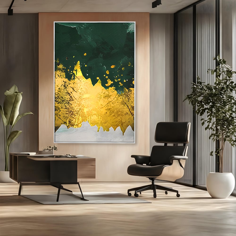 Tablou canvas cu tablou canvas abstract verde si auriu, in rama de aluminiu argintiu, pe perete intr-un birou