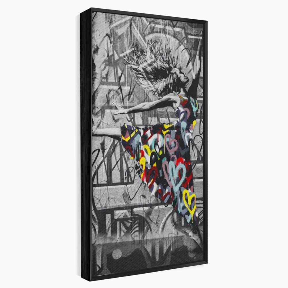 Tablou canvas cu tablou canvas cu dansatoare si graffiti, in rama de aluminiu negru