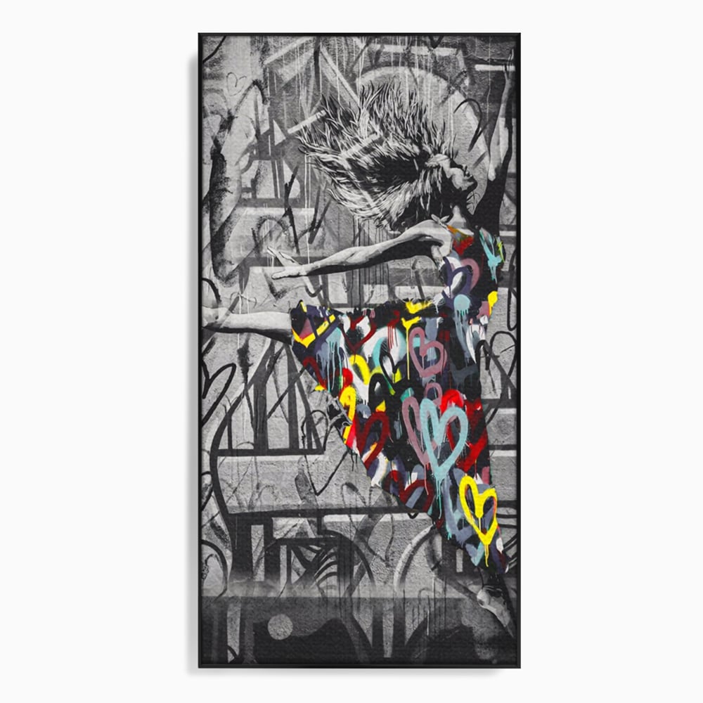 Tablou canvas cu tablou canvas cu dansatoare si graffiti, in rama de aluminiu negru