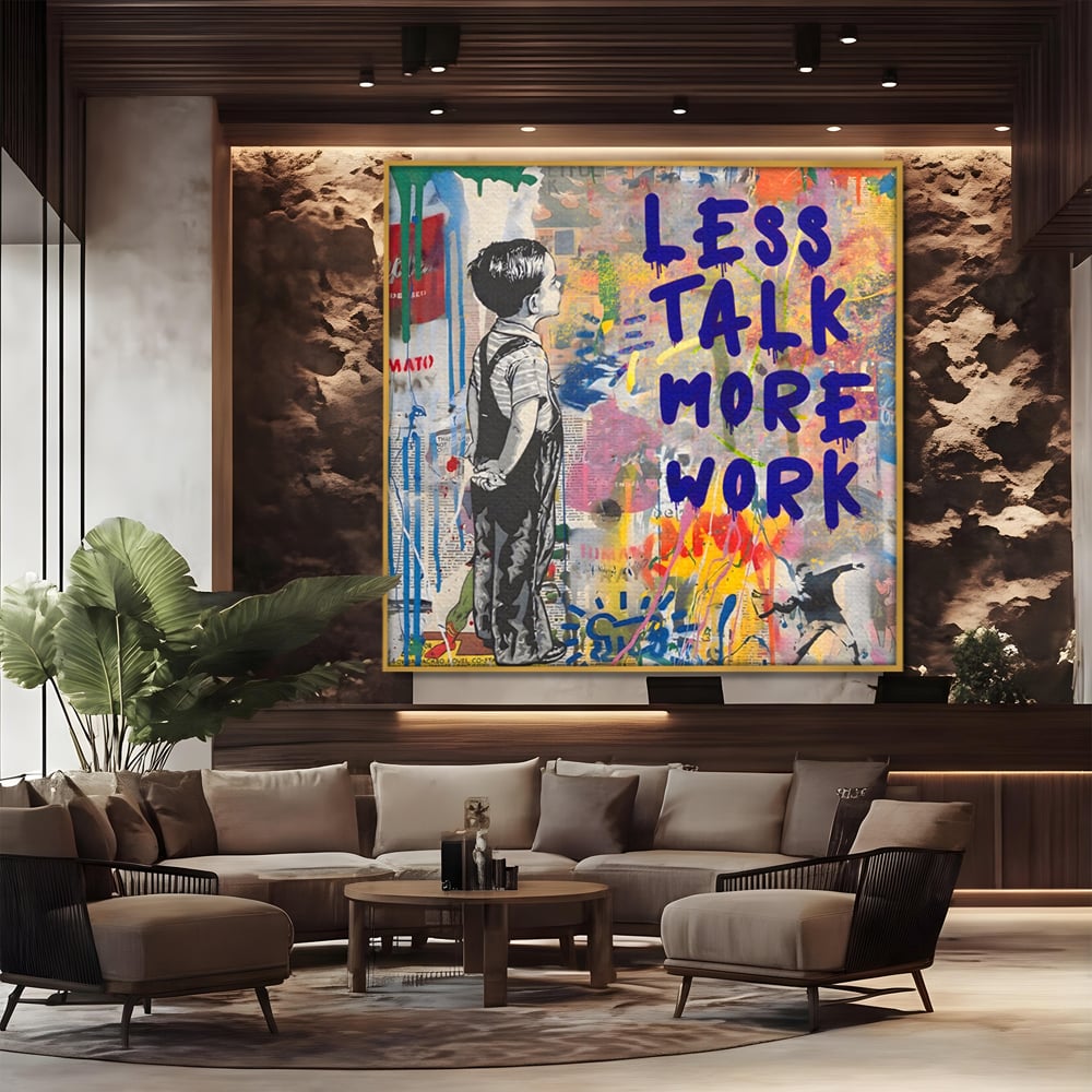 Tablou canvas cu tablou canvas cu mesaj motivational, in rama de aluminiu auriu, pe perete intr-un birou