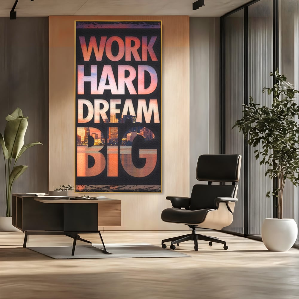 Tablou canvas cu tablou motivational cu peisaj urban nocturn, in rama de aluminiu auriu, pe perete intr-un birou