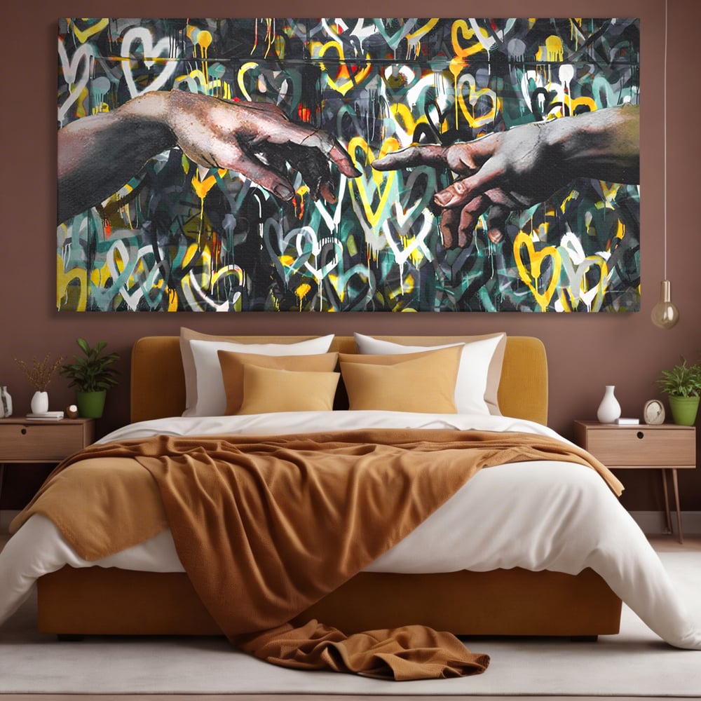 Tablou canvas cu tablou canvas cu maini si inimi, fara rama, pe sasiu de lemn, pe perete intr-un dormitor