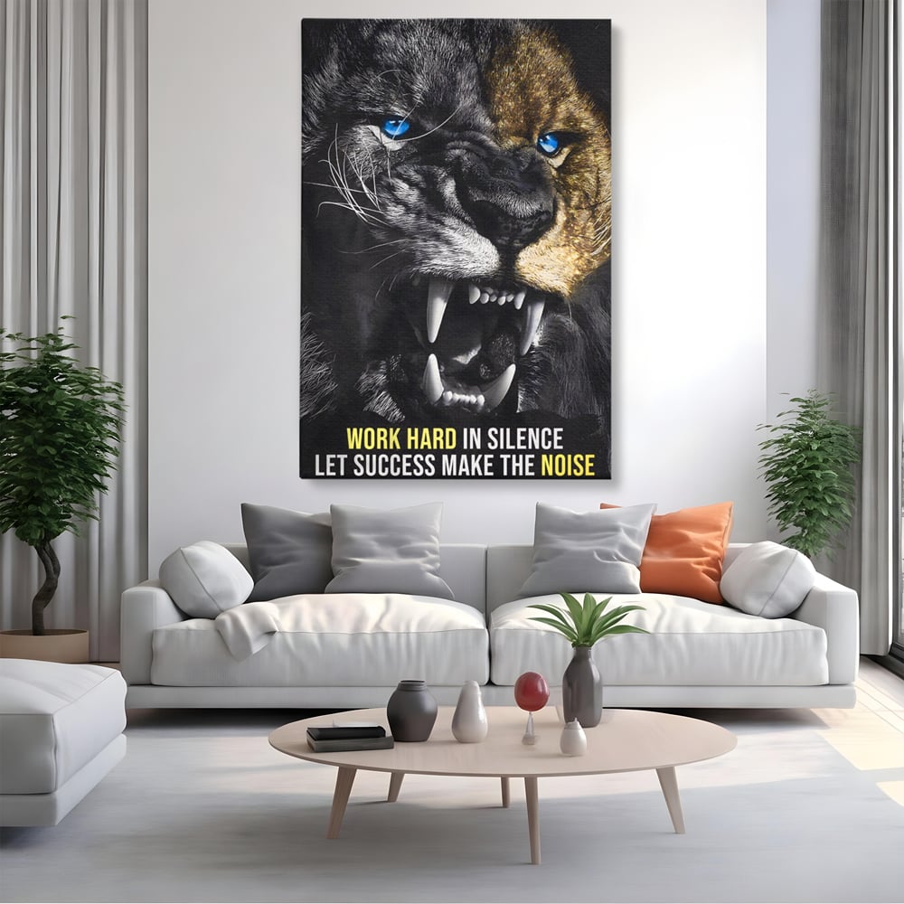 Tablou canvas cu tablou canvas cu leu fioros, fara rama, pe sasiu de lemn, pe perete intr-un living