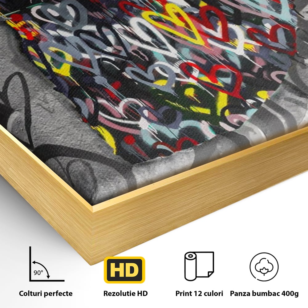 Detaliu al suprafetei: tablou canvas cu balerina stilizata, in rama de aluminiu auriu