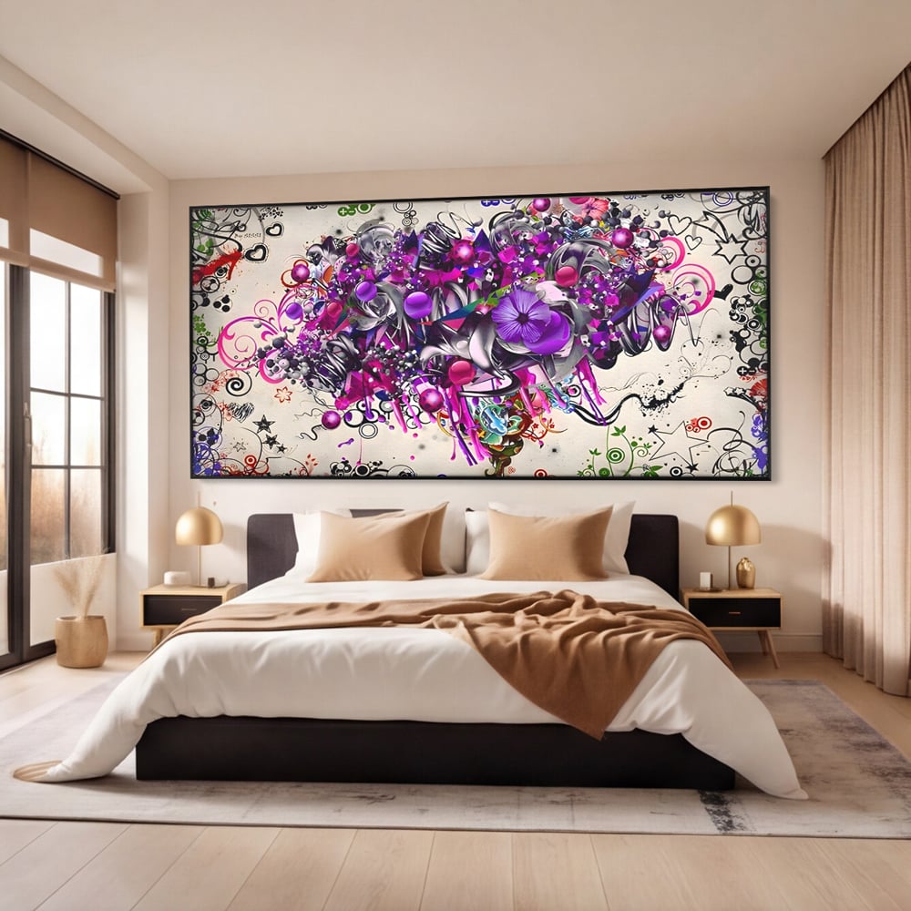 Tablou canvas cu tablou canvas cu flori mov si inimi, in rama de aluminiu negru, pe perete intr-un dormitor