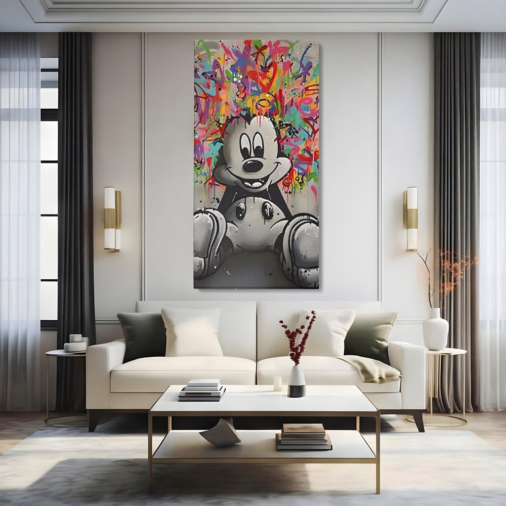 Tablou canvas cu tablou canvas cu mickey mouse colorat, fara rama, pe sasiu de lemn, pe perete intr-un living
