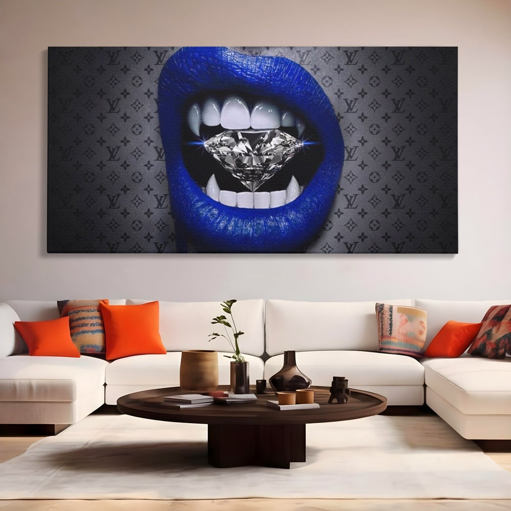 Tablou canvas cu buze albastre cu diamant, fara rama, pe sasiu de lemn, pe perete intr-un living
