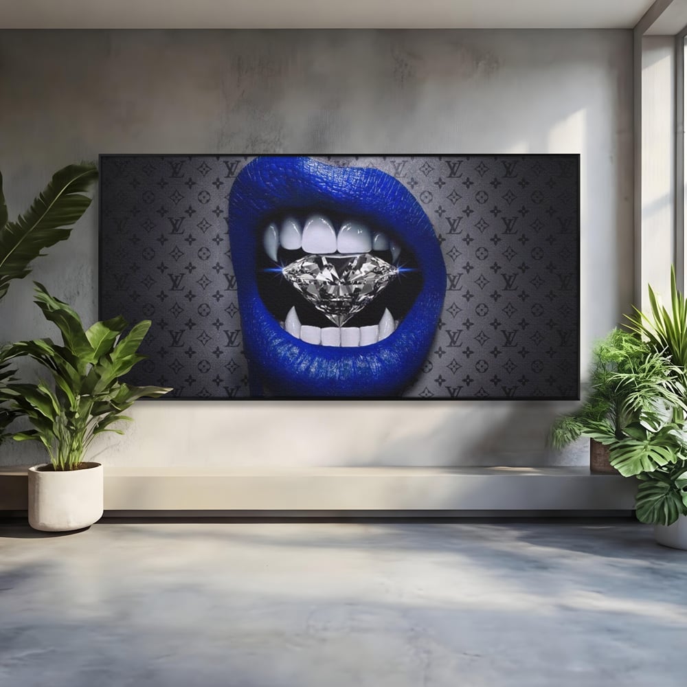 Tablou canvas cu buze albastre cu diamant, in rama de aluminiu negru