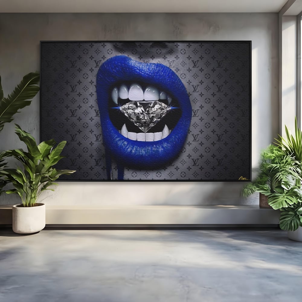 Tablou canvas cu buze albastre cu diamant, in rama de aluminiu negru