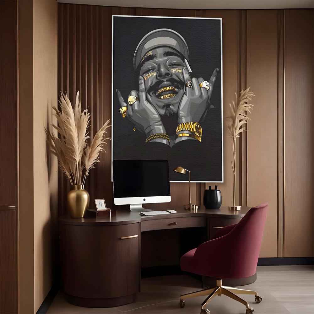 Tablou canvas cu tablou canvas cu portret post malone, in rama de aluminiu argintiu, pe perete intr-un birou