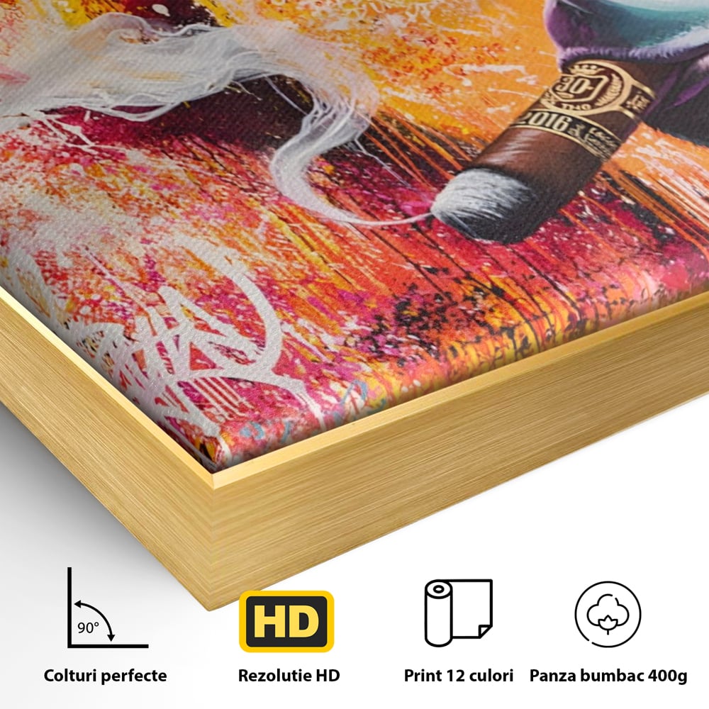 Detaliu al suprafetei: tablou canvas cu gorila si trabuc, in rama de aluminiu auriu