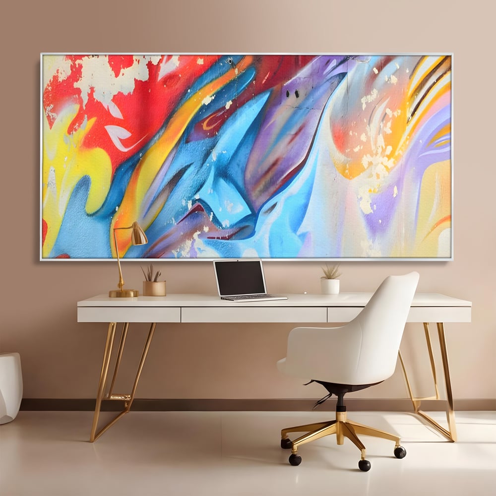 Tablou canvas cu pictura abstracta cu forme dinamice, in rama de aluminiu argintiu, pe perete intr-un birou
