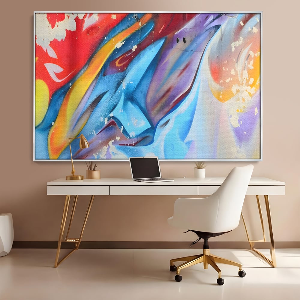 Tablou canvas cu pictura abstracta cu forme dinamice, in rama de aluminiu argintiu, pe perete intr-un birou