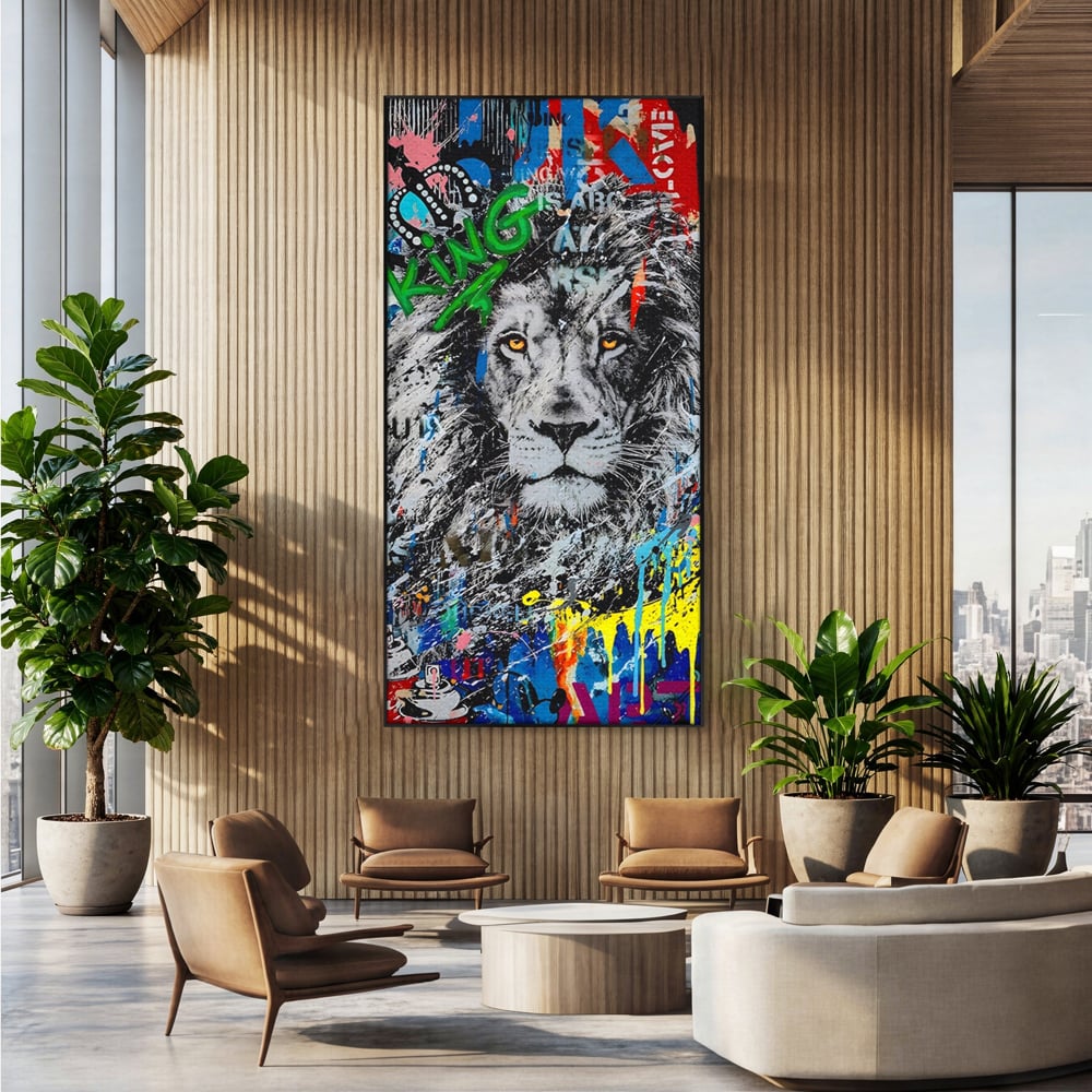 Tablou canvas cu tablou canvas cu leu stil graffiti, in rama de aluminiu negru, pe perete intr-un birou