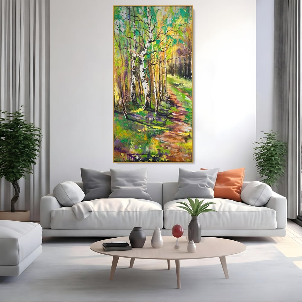Tablou canvas cu tablou canvas cu padure si mesteacani, in rama de aluminiu auriu, pe perete intr-un living