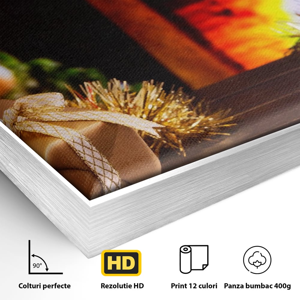 Detaliu al suprafetei: tablou canvas cu peisaj de craciun, in rama de aluminiu argintiu