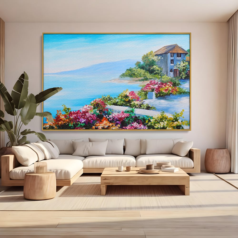 Tablou canvas cu tablou pictura cu flori si mare, in rama de aluminiu auriu, pe perete intr-un living