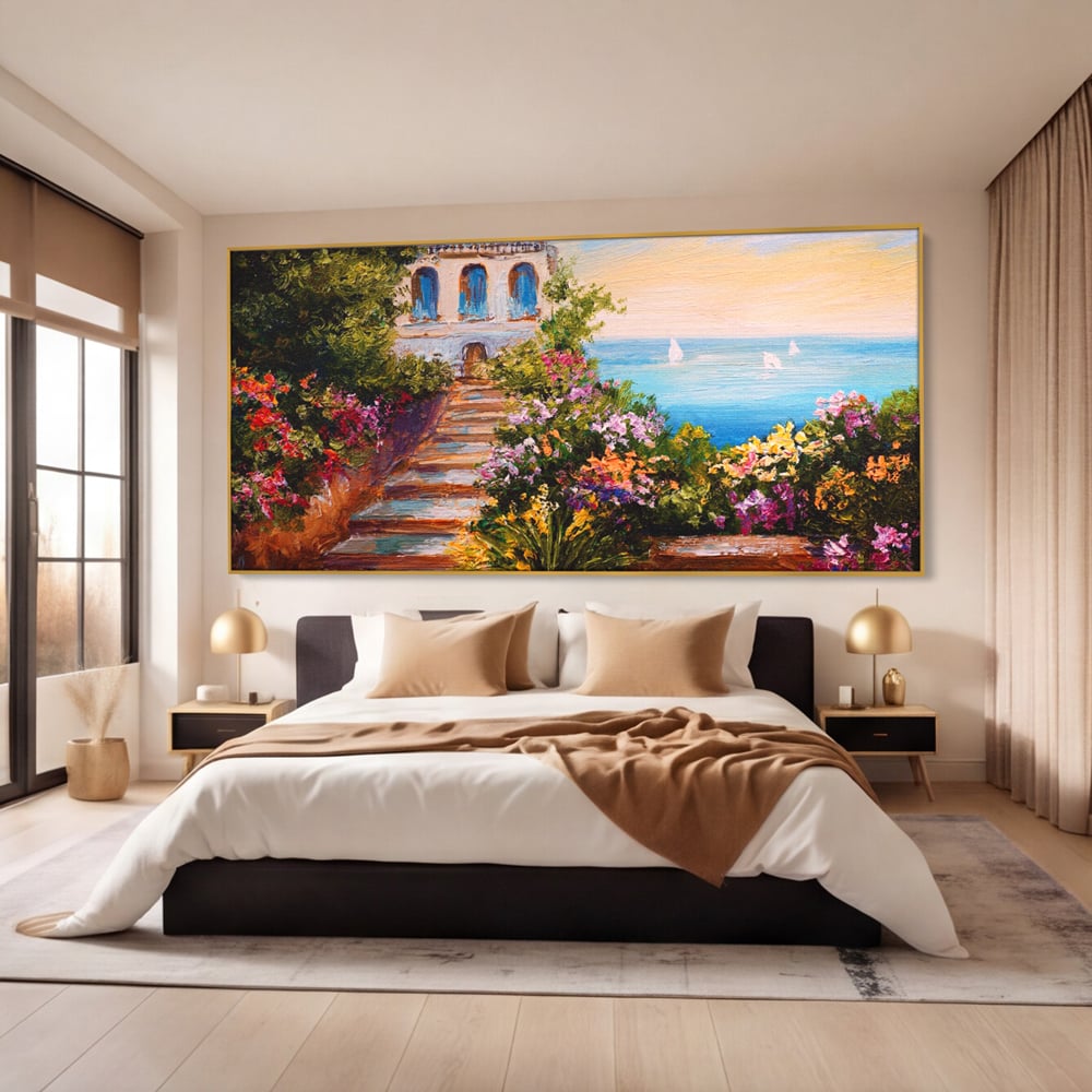 Tablou canvas cu pictura cu scari florale spre mare, in rama de aluminiu auriu, pe perete intr-un dormitor