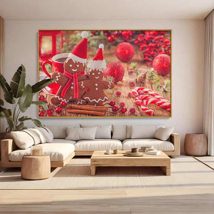 Tablou canvas cu tablou canvas cuplu turta dulce de craciun, in rama de aluminiu auriu, pe perete intr-un living