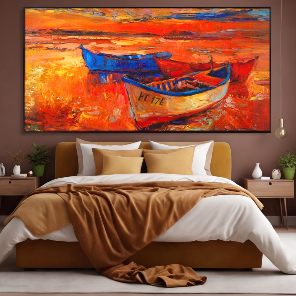 Tablou canvas cu pictura cu barci la apus, in rama de aluminiu negru, pe perete intr-un dormitor