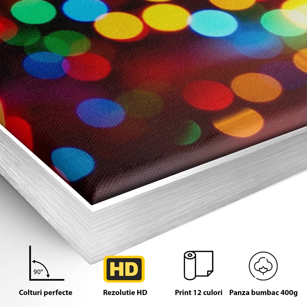 Detaliu al suprafetei: tablou canvas cu lumini bokeh, in rama de aluminiu argintiu