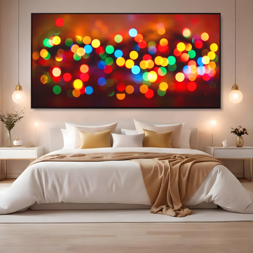 Tablou canvas cu tablou canvas cu lumini bokeh, in rama de aluminiu negru, pe perete intr-un dormitor