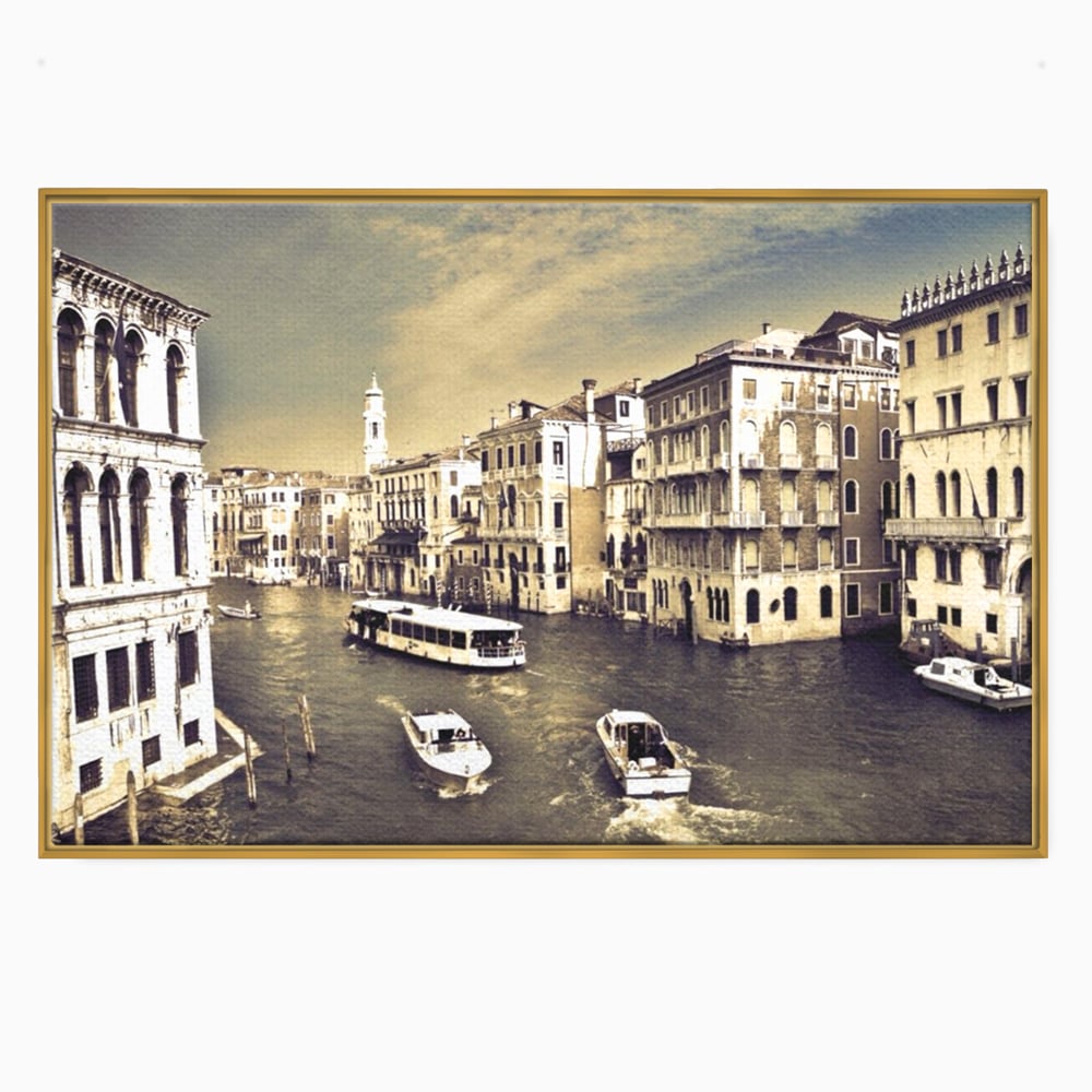 Tablou canvas cu panoramica cu canale si barci in venetia, in rama de aluminiu auriu