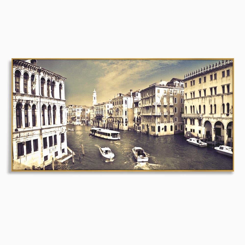 Tablou canvas cu panoramica cu canale si barci in venetia, in rama de aluminiu auriu
