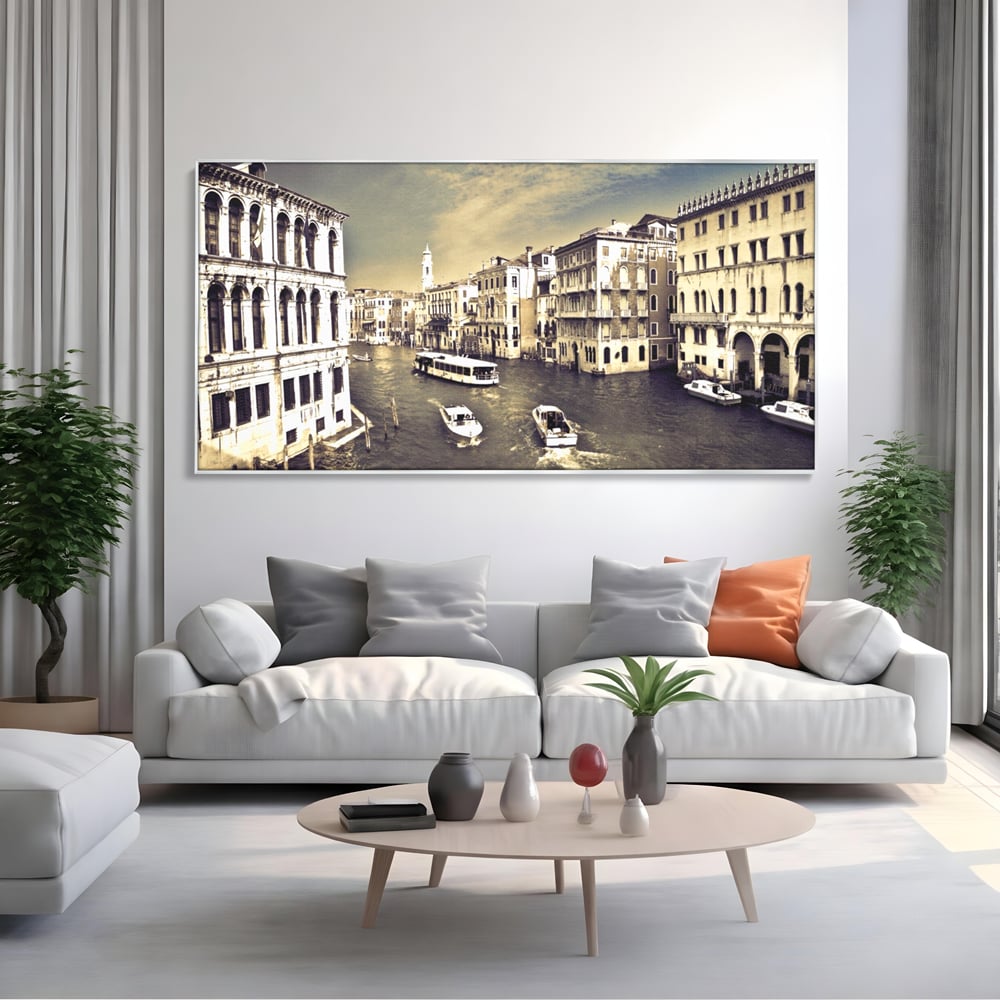 Tablou canvas cu panoramica cu canale si barci in venetia, in rama de aluminiu argintiu, pe perete intr-un living