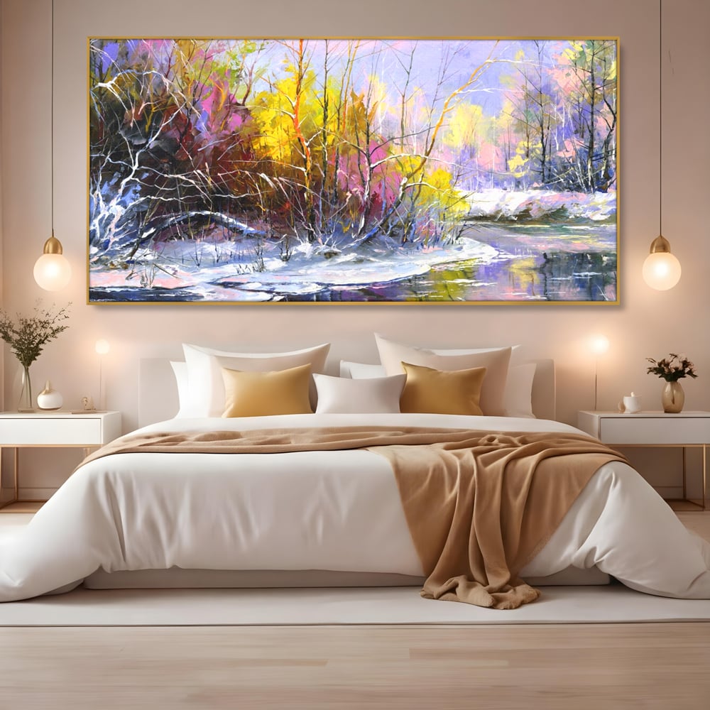 Tablou canvas cu tablou pictat peisaj de iarna, in rama de aluminiu auriu, pe perete intr-un dormitor