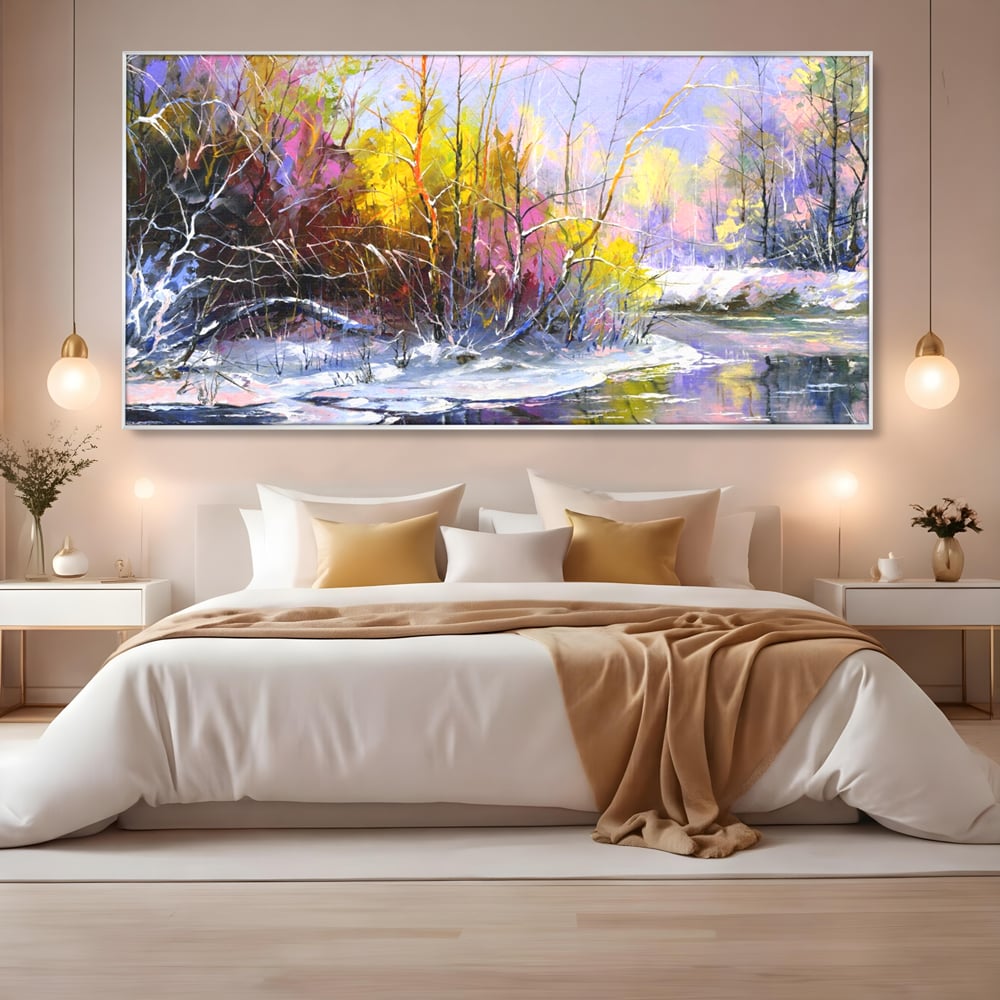 Tablou canvas cu tablou pictat peisaj de iarna, in rama de aluminiu argintiu, pe perete intr-un dormitor