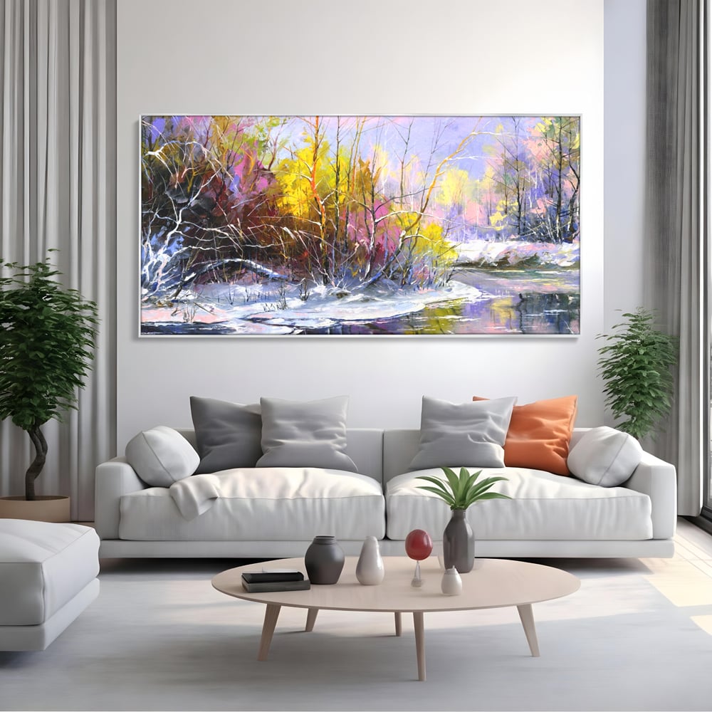 Tablou canvas cu tablou pictat peisaj de iarna, in rama de aluminiu argintiu, pe perete intr-un living