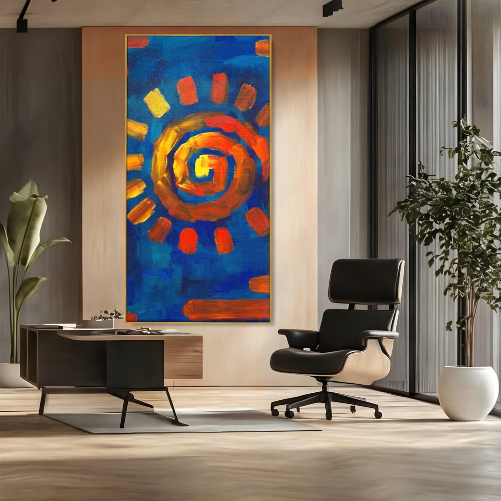 Tablou canvas cu tablou pictura cu soare spiralat, in rama de aluminiu auriu, pe perete intr-un birou