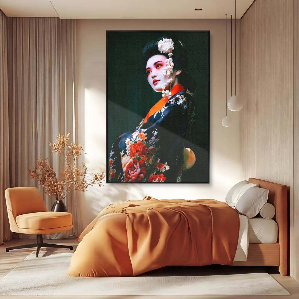 Tablou canvas cu tablou portret gheisa japoneza, in rama de aluminiu negru, pe perete intr-un dormitor
