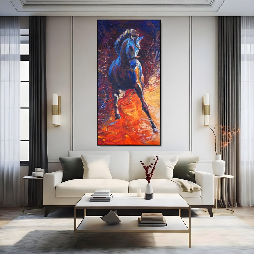 Tablou canvas cu tablou canvas cu un cal albastru in alergare, in rama de aluminiu negru, pe perete intr-un living