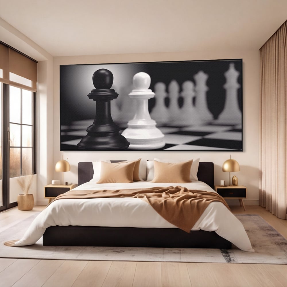 Tablou canvas cu tablou canvas cu piese de sah alb-negru, in rama de aluminiu negru, pe perete intr-un dormitor